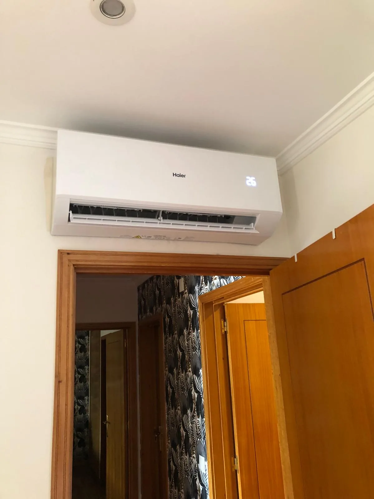 Ar condicionado instalado no interior de uma habitação
